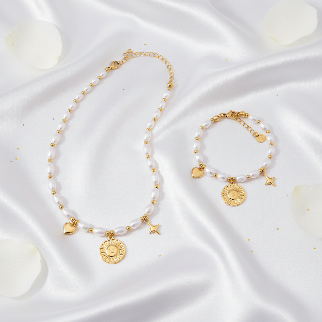 Elegantna flat lay fotografija, biserna zapesntnica, zapestnica in ogrlica set z biseri pozlačena